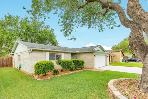 Exterior - 47 Wagon Lane Loop, Angleton, TX 77515 photo 3 of 5