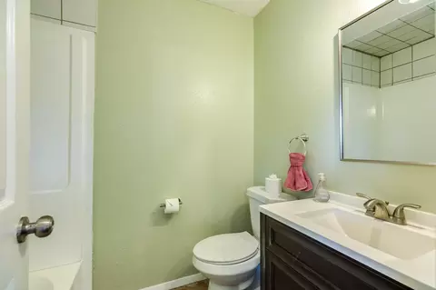 Bath - 47 Wagon Lane Loop, Angleton, TX 77515 photo 1 of 2