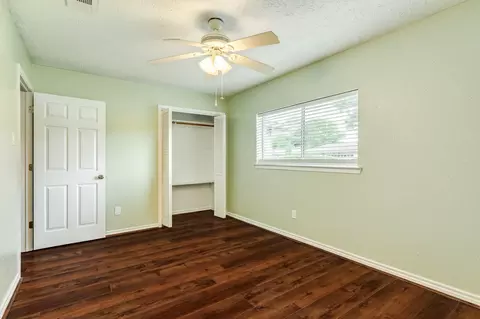 Bedroom - 47 Wagon Lane Loop, Angleton, TX 77515 photo 4 of 5
