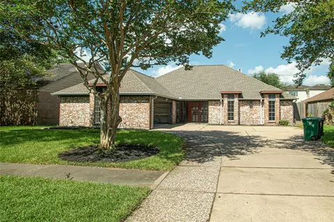 10710 Sandy Shoals Dr, Houston, TX 77071