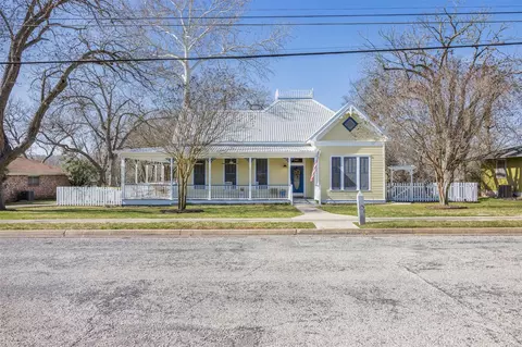 542 S Main St, La Grange, TX 78945
