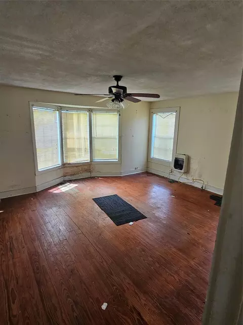 Living - 676 Burch St, Jasper, TX 75951 photo 1 of 2
