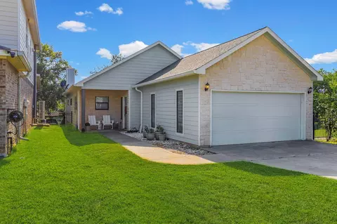 185 Bayview Ln, Livingston, TX 77351
