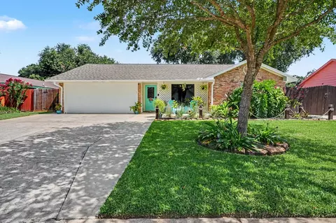 5003 Meadow Lark Ln, Dickinson, TX 77539