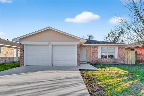 4610 36th St E, Dickinson, TX 77539