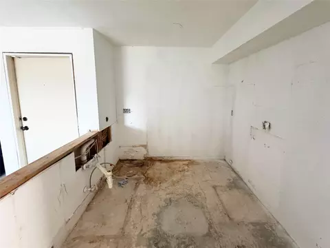 3025 Walnut Bend Ln #34, Houston, TX 77042