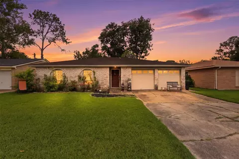 16910 David Glen Dr, Friendswood, TX 77546