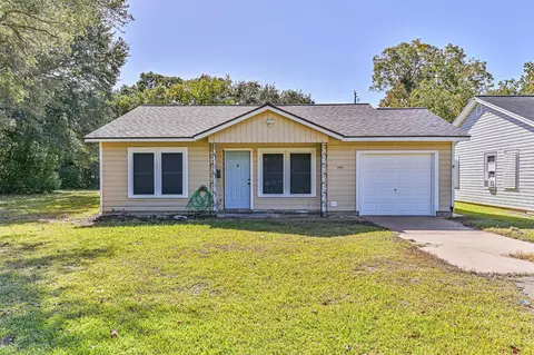 1007 Plum St, La Marque, TX 77568