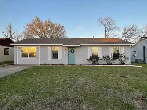 808 Dumas Dr, Bryan, TX 77803