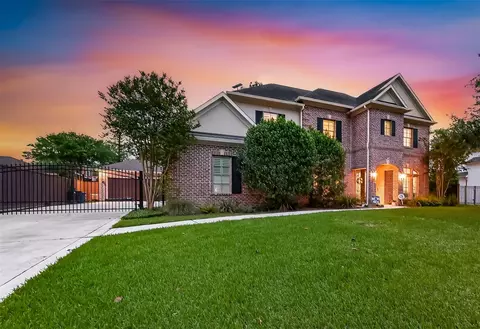 738 E Creekside Dr, Houston, TX 77024