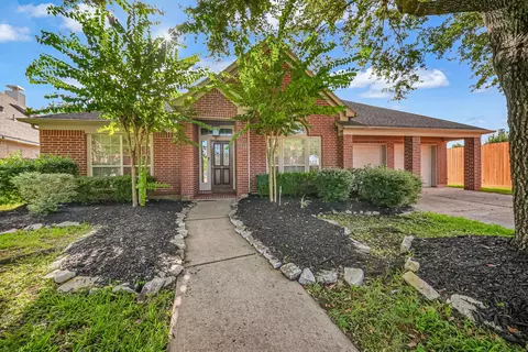 3214 Waters Edge Dr, Manvel, TX 77578