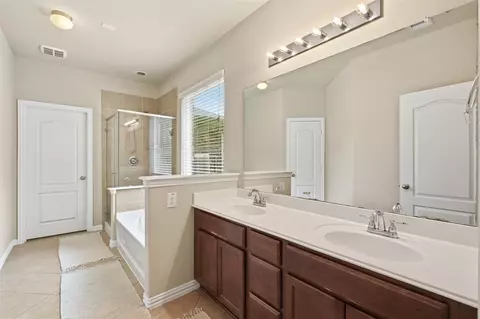 Bath - 28419 Ashlyn Ridge Ln, Spring, TX 77386 photo 2 of 4