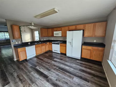Kitchen - 6319 Nullarbor Ct, Katy, TX 77449 photo 2 of 2