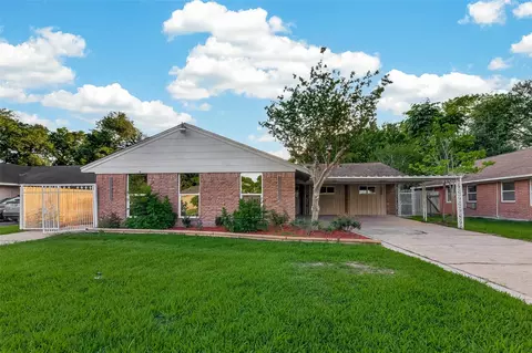 11206 Huggins Dr, Houston, TX 77035