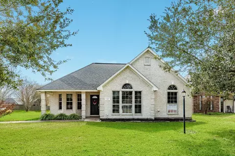 155 Silverbell Cir, Lake Jackson, TX 77566