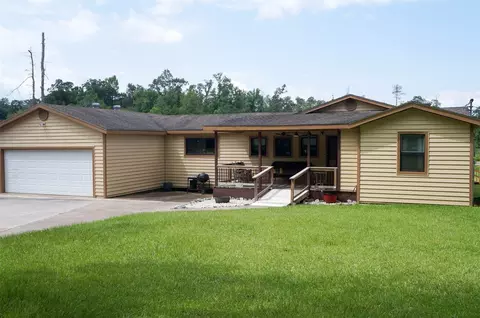 317 Hickory Dr E, Livingston, TX 77351