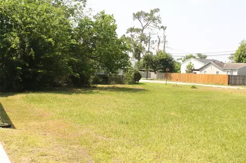 8202 Flintridge Dr, Houston, TX 77028
