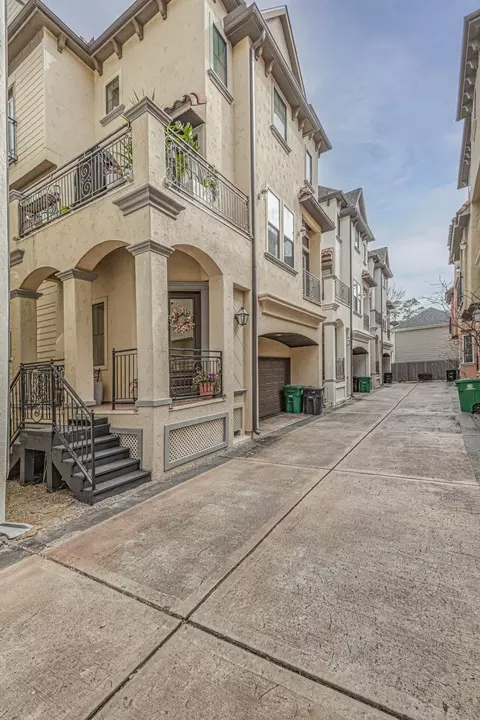 1506 W 23rd St #B, Houston, TX 77008