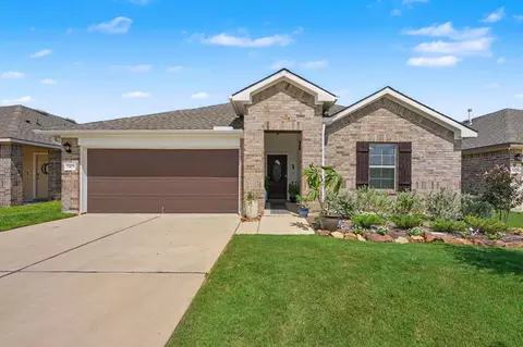 2403 Divot Ln, Navasota, TX 77868