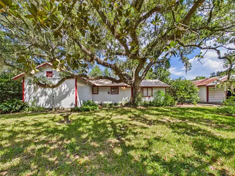 511 Treasure Dr, Liverpool, TX 77577