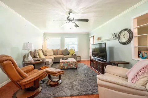 104 Bonita Ave, Galveston, TX 77550