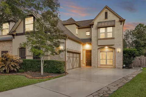 114 S Knights Crossing Dr, The Woodlands, TX 77382