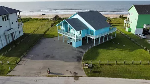 3016 Copacabana Dr, Crystal Beach, TX 77650