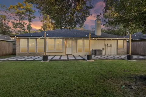 2903 Parkwood Manor Dr, Houston, TX 77339