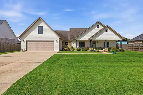 613 13th St, Nederland, TX 77627