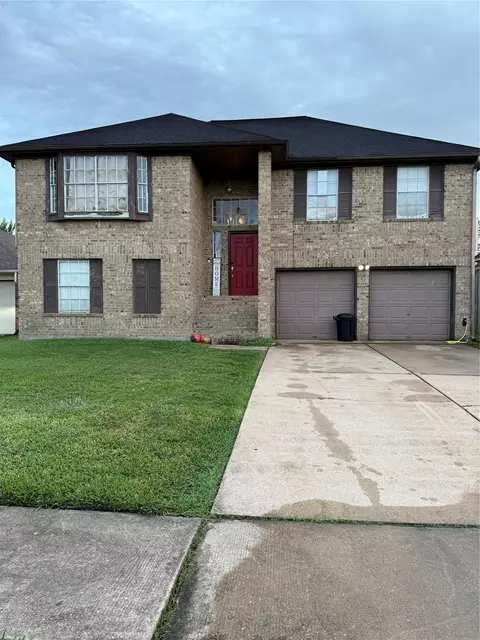 110 Almond Dr, Lake Jackson, TX 77566