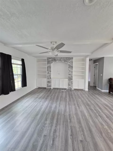 304 N Walnut Dr, Trinity, TX 75862 photo 3