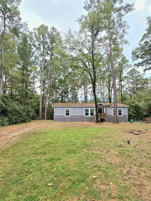304 N Walnut Dr, Trinity, TX 75862