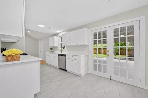 6418 Standing Oaks St, Houston, TX 77050