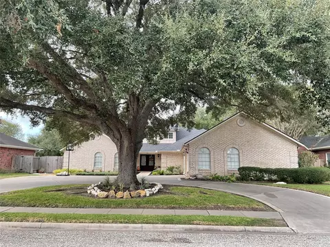 105 Tournament Dr, Victoria, TX 77904