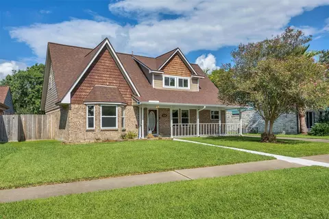 15426 Woodhorn Dr, Houston, TX 77062