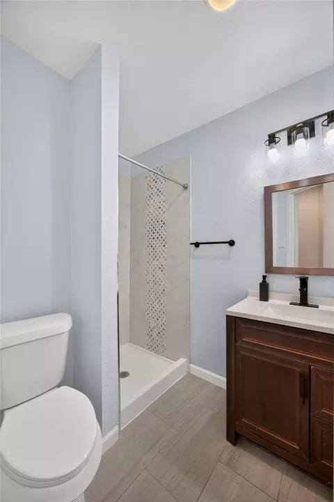Bath - 8002 Lichen Ln, Spring, TX 77379 photo 6 of 8
