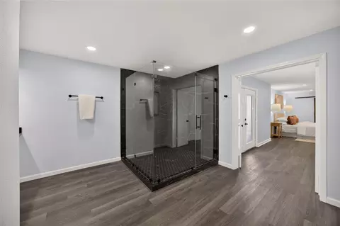 Bath - 8002 Lichen Ln, Spring, TX 77379 photo 4 of 8