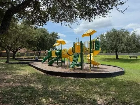 501 Valley Brook Dr, La Porte, TX 77571