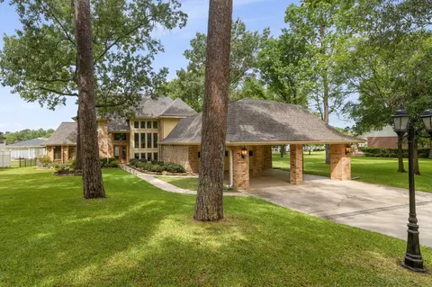 154 Lakeside Dr, Montgomery, TX 77356