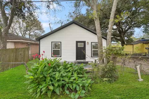 1509 Stanton Dr, Alvin, TX 77511