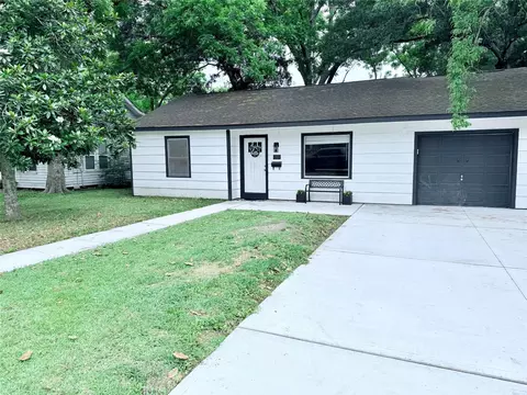 1301 Fairview Dr, Alvin, TX 77511