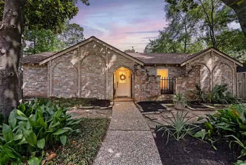 5826 Pine Arbor Dr, Houston, TX 77066