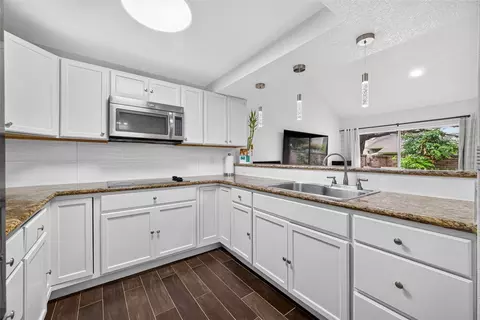13025 Leader St, Houston, TX 77072
