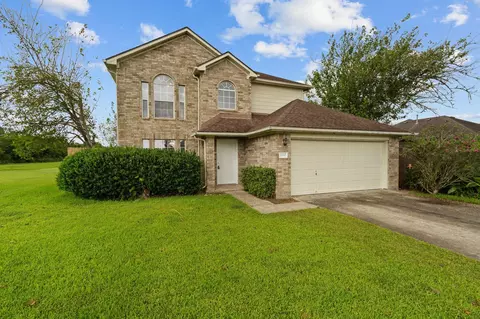 5800 Winding Brook Dr, Dickinson, TX 77539