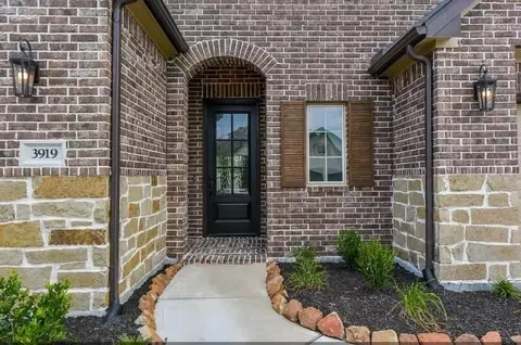 Exterior - 3919 Pinecrest Peak Dr, Spring, TX 77386 photo 3 of 4