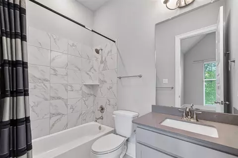 Bath - 3919 Pinecrest Peak Dr, Spring, TX 77386 photo 8 of 8