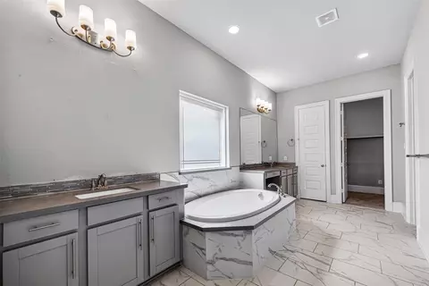 Bath - 3919 Pinecrest Peak Dr, Spring, TX 77386 photo 3 of 8