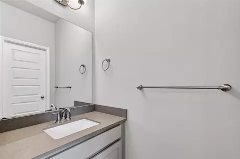 Bath - 3919 Pinecrest Peak Dr, Spring, TX 77386 photo 6 of 8