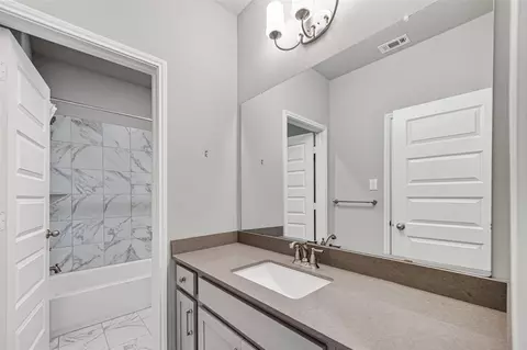 Bath - 3919 Pinecrest Peak Dr, Spring, TX 77386 photo 7 of 8