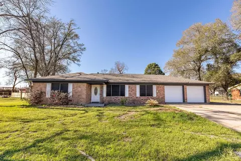 236 Old San Felipe Rd, Sealy, TX 77474
